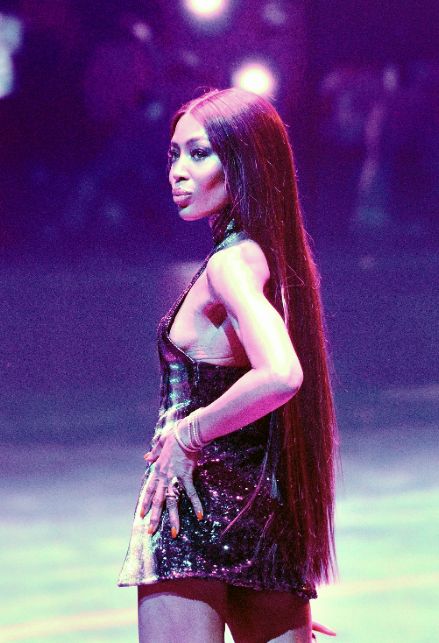 Naomi Campbell con minidress