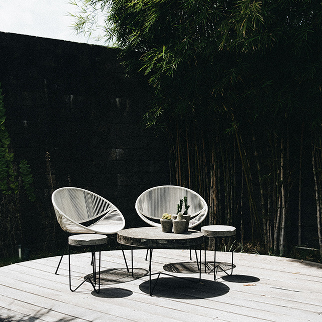 Un set di arredi dal design minimal per un angolo conversazione raffinato e moderno