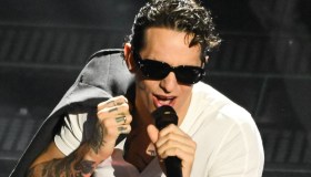 Anticipazioni Amici del 26 aprile, arriva un ospite speciale. Chi rischia