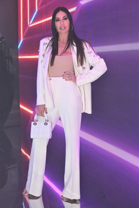 Elisabetta Gregoraci alla Milano Design Week 2025, top scollato e tailleur bianco (scheda con foto ipa)