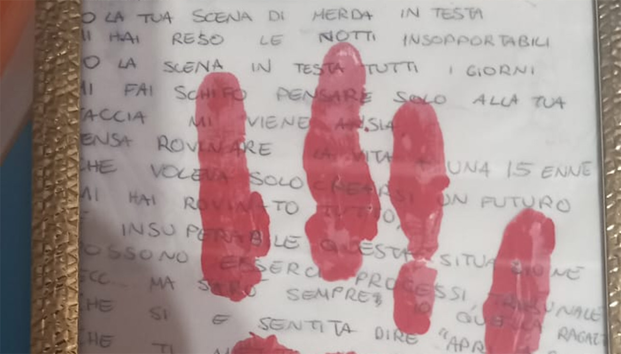 Una delle lettere, piene di disperazione, scritte dalla studentessa vittima di abusi