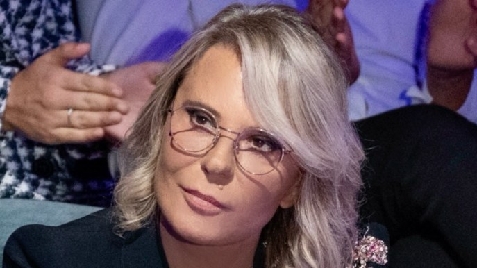 Anticipazioni Amici del 12 aprile, ospiti chi sarà eliminato