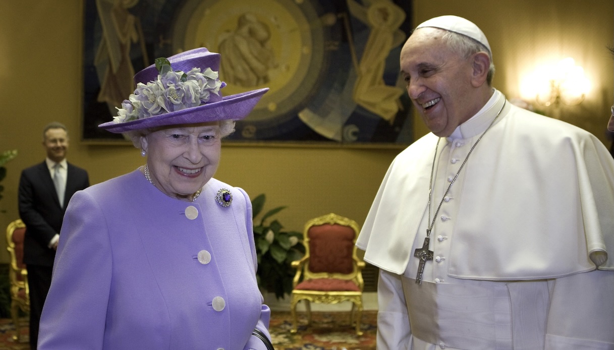 La Regina Elisabetta e Papa Francesco nel 2014