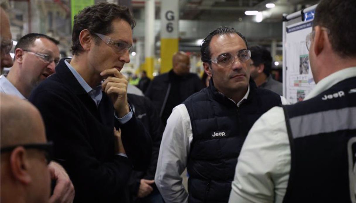 John Elkann e Antonio Filosa presso lo stabilimento di Sterling Heights negli Stati Uniti