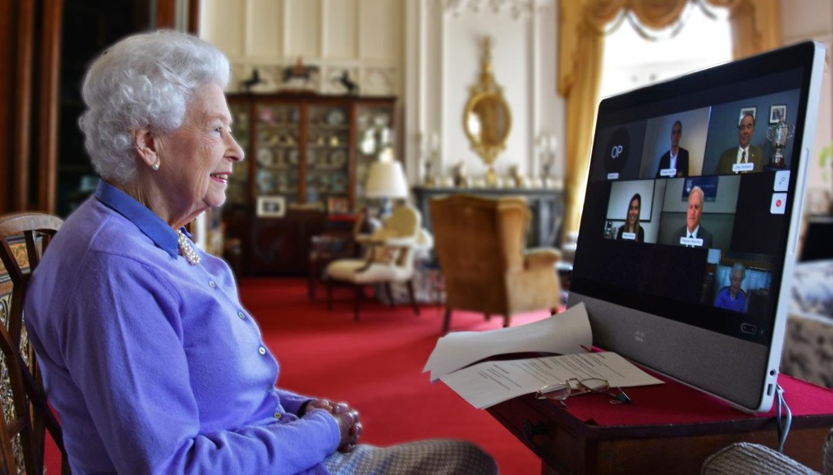 La Regina Elisabetta in videochiamata nel 2021