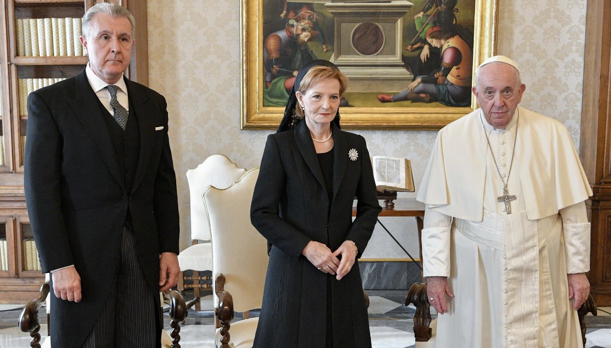 Papa Francesco riceve in Vaticano Margareta e Radu di Romania