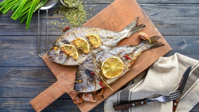 Perché mettere il limone sul pesce e altri abbinamenti funzionali