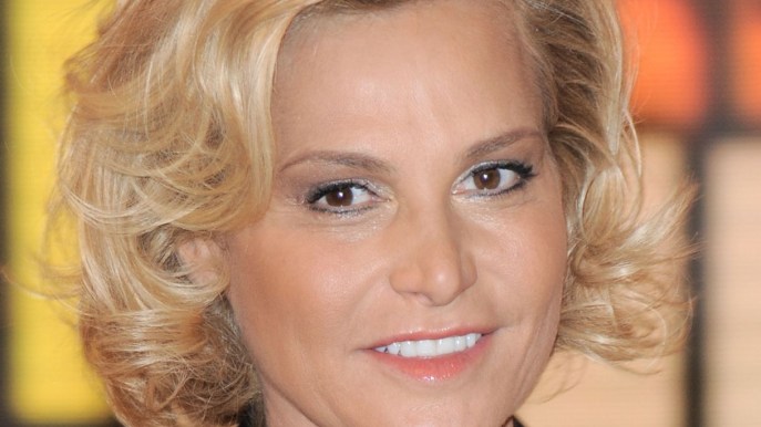 Simona Ventura, ieri e oggi: come è cambiato il suo stile dagli esordi al ritorno all’Isola dei Famosi