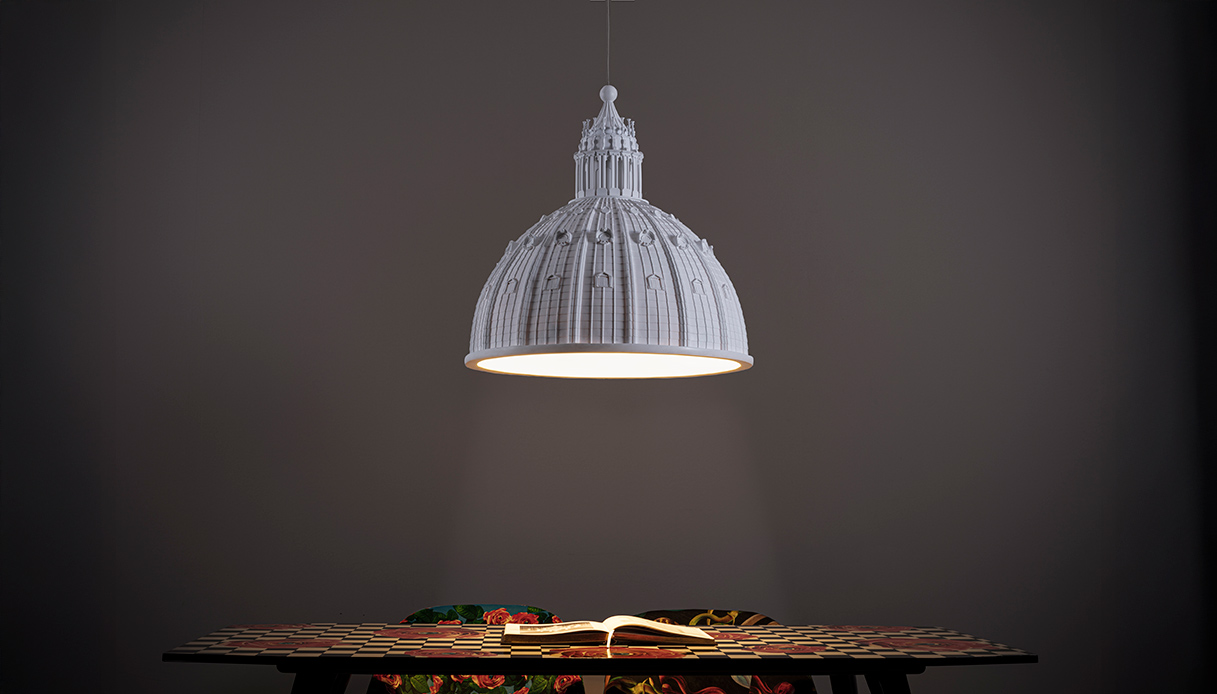 Lampada sospesa a forma di cupola
