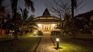 Illuminare il giardino con stile. Come progettare luci scenografiche per rendere ogni spazio affascinante