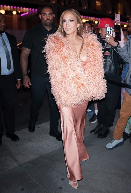 Abito rosa di Jennifer Lopez