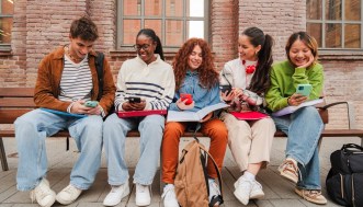 Vacanze studio e nuove amicizie: come conoscere persone da tutto il mondo (anche se sei timida)