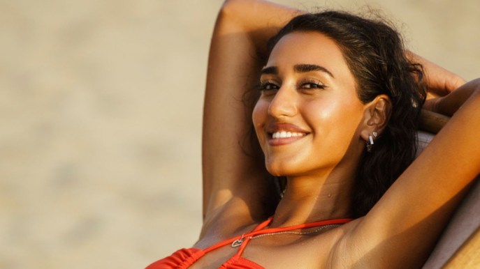Protegge la pelle e accelera l’abbronzatura: la crema best seller per la tintarella è ora in offerta