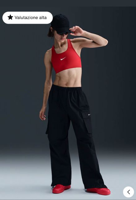 pantaloni tuta modello cargo Nike