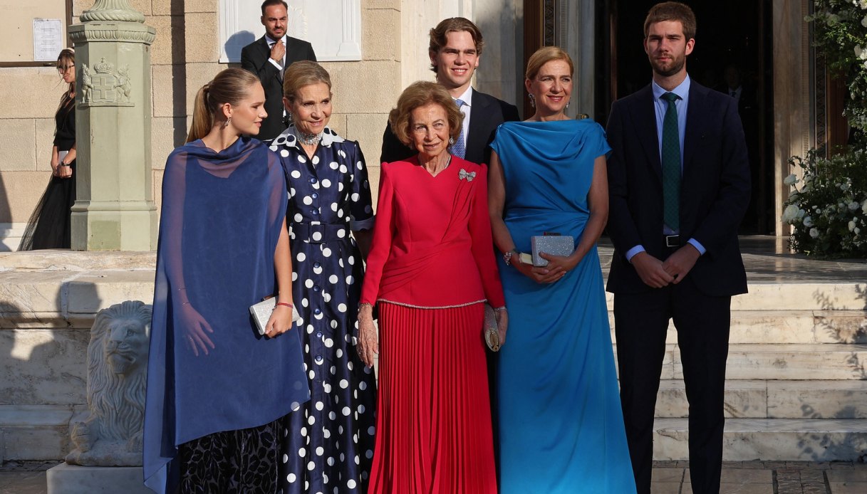 Cristina di Spagna con tre dei suoi quattro figli (Irene, Miguel e Juan), la sorella Elena e la madre Sofia nel 2024