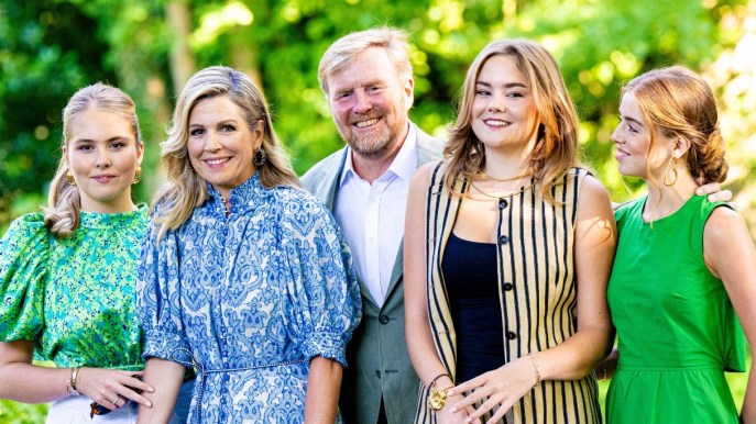 Maxima d’Olanda, nuovo ritratto di famiglia, le Principesse sorprendono