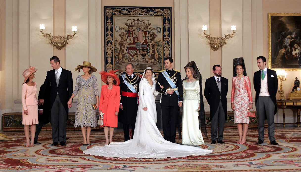 La famiglia reale spagnola al matrimonio di Felipe e Letizia nel 2004