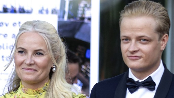 Mette-Marit di Norvegia, indagini concluse: il figlio Marius sospettato di 23 reati
