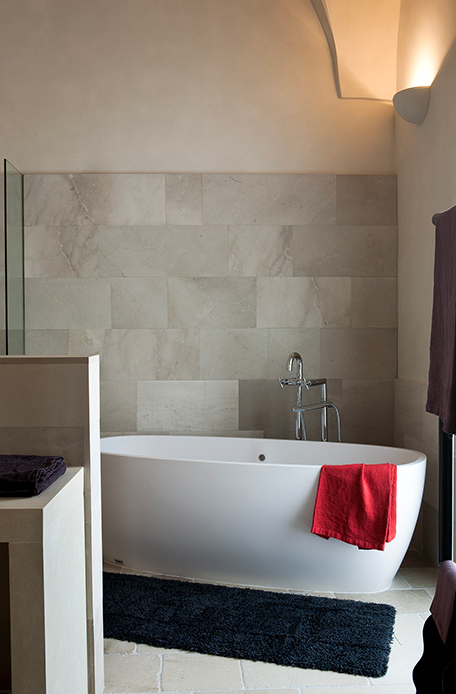 Bagno con vasca freestanding bianca