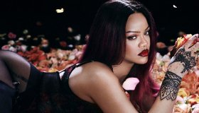 Rihanna esplosiva: incinta in lingerie nel nuovo servizio fotografico