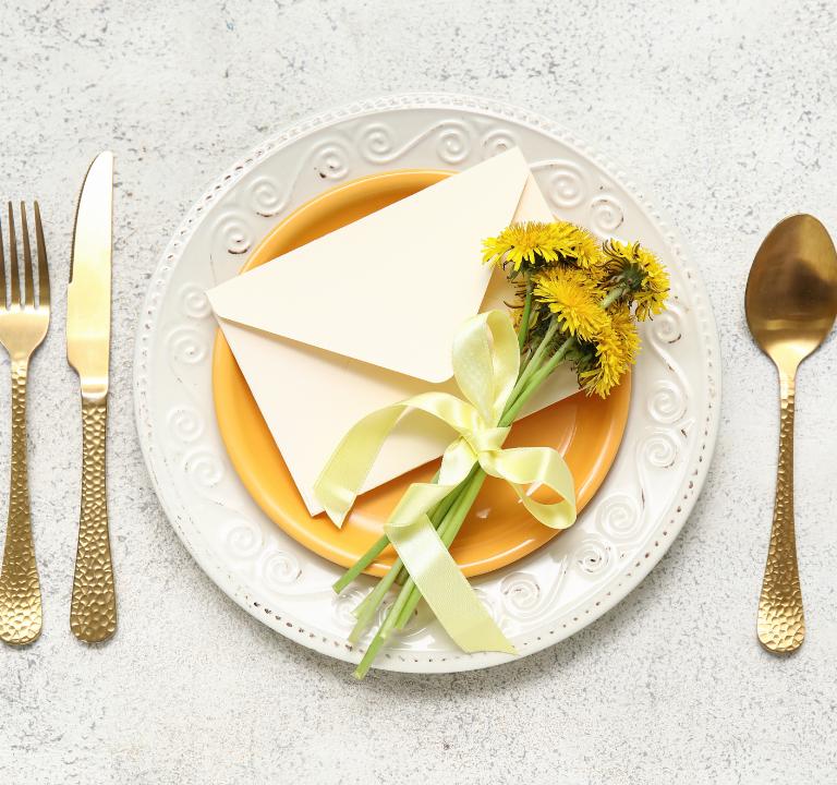 Table setting giallo