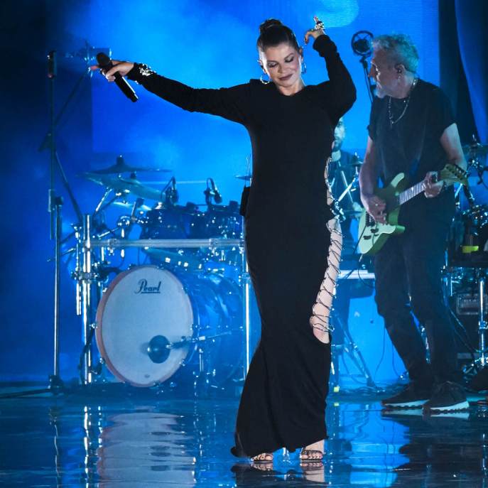 Alessandra Amoroso canta col pancione