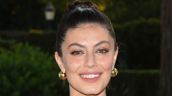 Alessandra Mastronardi al McKim Medal Gala, che fine ha fatto il suo charme da ragazza francese?