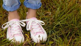 Bambini: cosa fare quando è arrivato il momento delle scarpe con i lacci
