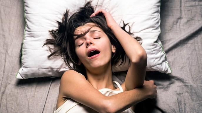 Russamento o roncopatia, quali forme esistono, quanto rischia la donna e come si affronta