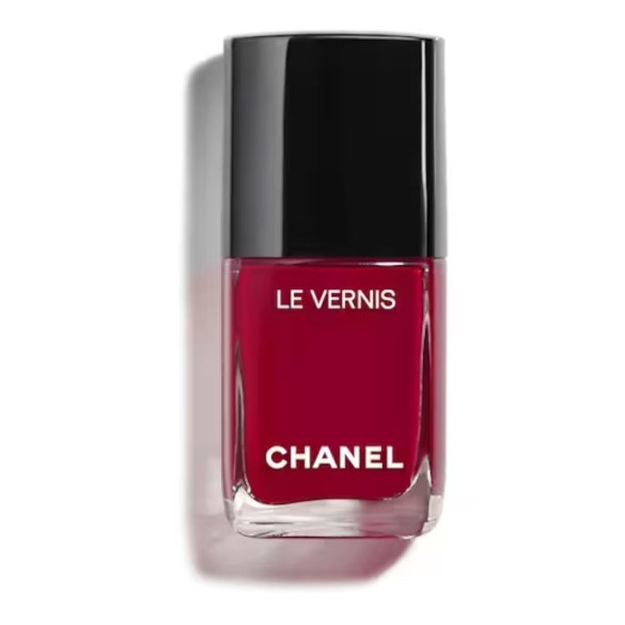 Cherry nails, la tendenza juicy che porta le ciliegie sulle tue unghie è la nostra nuova ossessione.