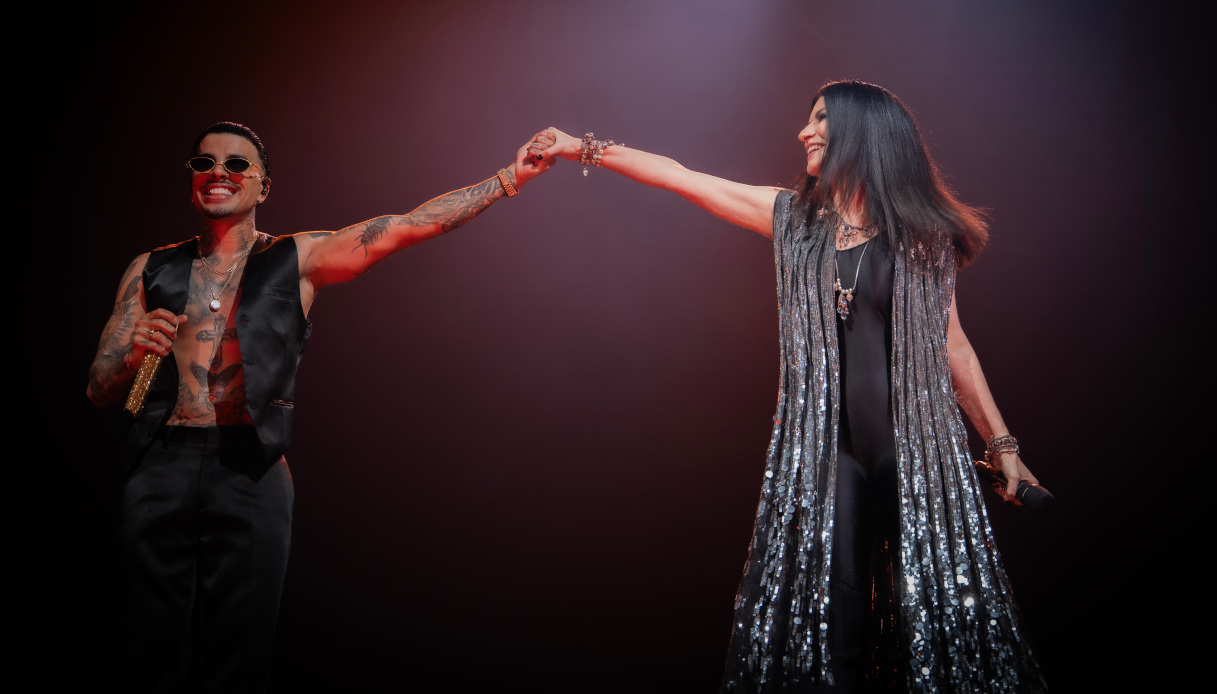 Rauw Alejandro e Laura Pausini in duetto all'Unipol Forum di Milano